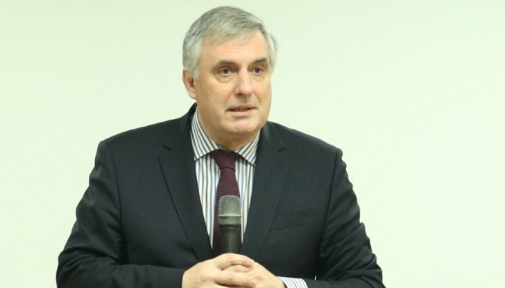 Категоричен е, че цените на енергоносителите и на храните ще продължават сериозно да нарастват Категоричен е, че цените на енергоносителите и на храните ще продължават сериозно да нарастват