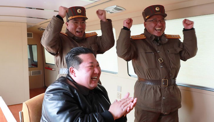 Това обявиха днес южнокорейските военни, които посочват, че всъщност тестът е бил на същата междуконтинентална ракета, която Пхенян изстреля през 2017 г. Това обявиха днес южнокорейските военни, които посочват, че всъщност тестът е бил на същата междуконтинентална ракета, която Пхенян изстреля през 2017 г.