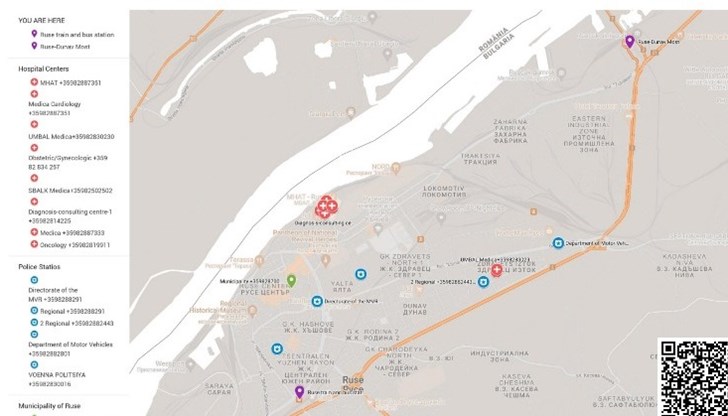 Тя включва подробна карта на Русе с QR код