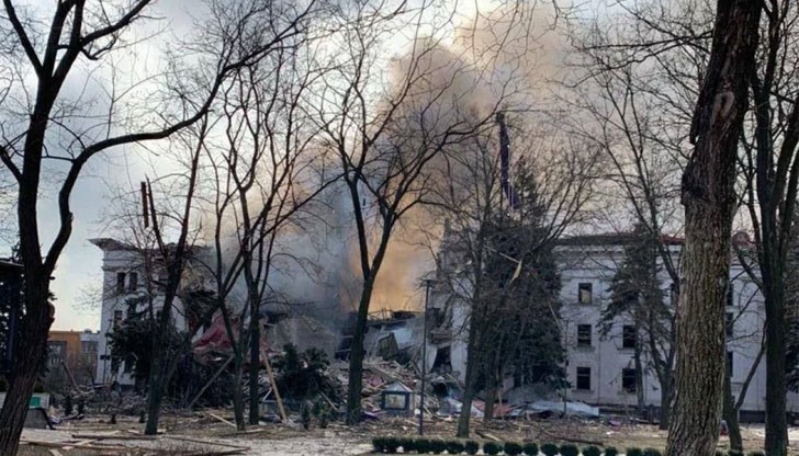 1000 души все още се крият в бомбоубежището 1000 души все още се крият в бомбоубежището