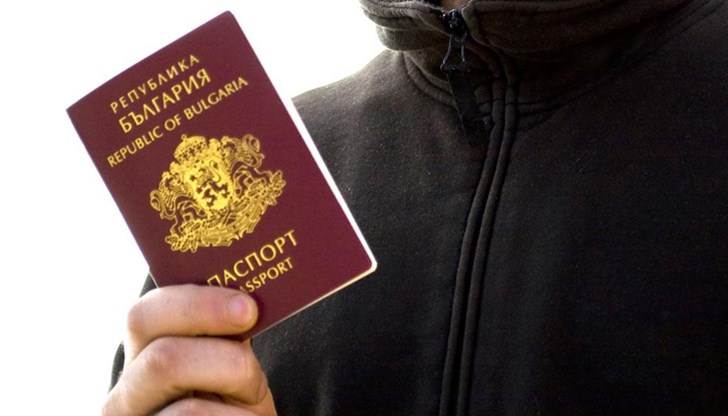 Еврокомисарят по правосъдието Дидие Рейндерс съобщи, че се очаква България в близките дни да одобри отпадането на тези паспорти