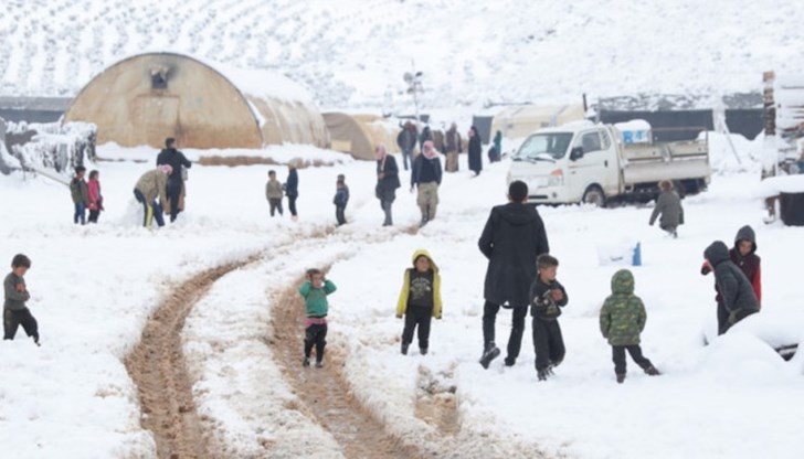 Чудим се защо украинците са добре дошли във всички страни, докато ние, сирийските бежанци, все още сме в палатки и оставаме под снега