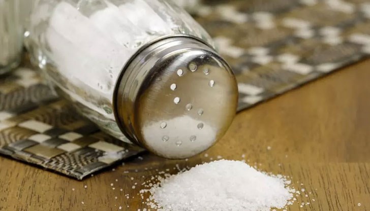 От векове е известно, че разсипаната сол е знак за предстояща кавга, парична загуба или проливане на сълзи