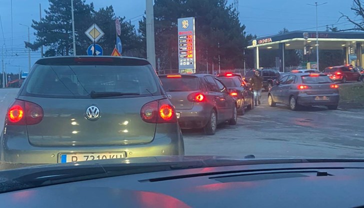 Паника! Опашки се извиха пред бензиностанции в цяла България - DUNAVMOST.com