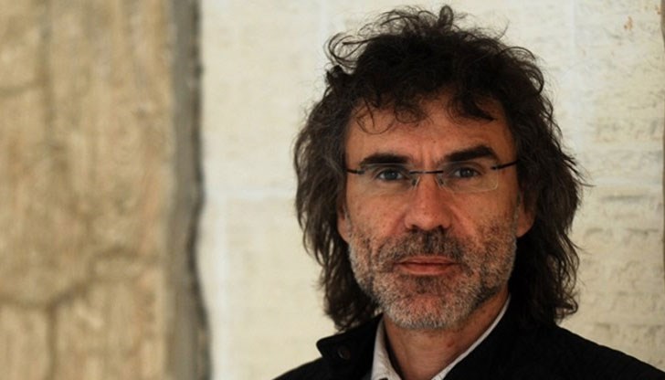 Да влизаш, да се разправяш с хората по институциите с оръжие - това си беше нормално, разказва актьорът Да влизаш, да се разправяш с хората по институциите с оръжие - това си беше нормално, разказва актьорът