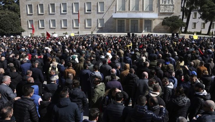 Албанците протестират вече цяла седмица срещу високите цени на храни и горива
