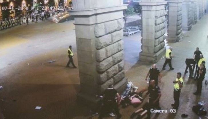 Съдът определя на студента да бъде присъдено адвокатско възнаграждение в минималния размер от 500 лева