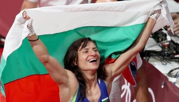 Терминът ѝ е определен за началото на месец юли, когато, в разгара на лятото, се очаква да даде живот на момиченце Терминът ѝ е определен за началото на месец юли, когато, в разгара на лятото, се очаква да даде живот на момиченце