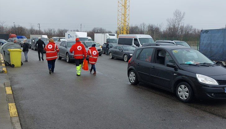 За последното денонощие през граничния пункт при Русе у нас са влезли около 2700 украинци За последното денонощие през граничния пункт при Русе у нас са влезли около 2700 украинци