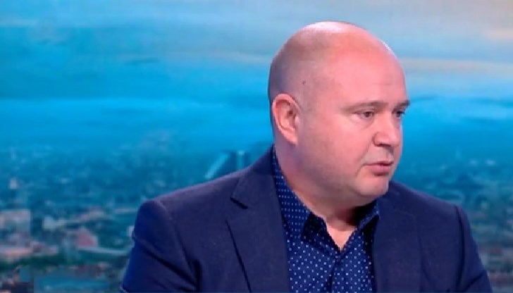 "Решиха да вдигнат цените, за да не се окаже, че нямат бензин – грешна логика, както се оказа“, заяви собственикът на бензиностанция Димитър Хаджидимитров "Решиха да вдигнат цените, за да не се окаже, че нямат бензин – грешна логика, както се оказа“, заяви собственикът на бензиностанция Димитър Хаджидимитров