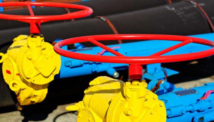 Американският президент Джо Байдън и председателката на Европейската комисия Урсула фон дер Лайен оповестиха, че ще бъде създадена работна група, която да работи за намаляване на зависимостта на Европа от руски изкопаеми горива Американският президент Джо Байдън и председателката на Европейската комисия Урсула фон дер Лайен оповестиха, че ще бъде създадена работна група, която да работи за намаляване на зависимостта на Европа от руски изкопаеми горива