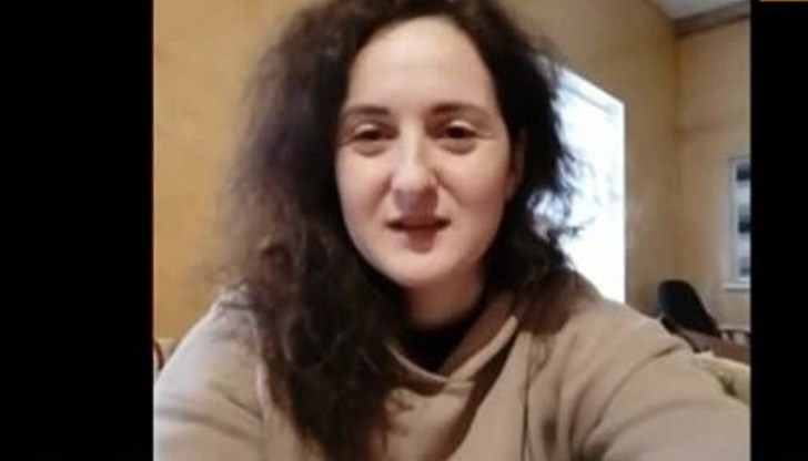 Семейството й е имало магазин, в първите дни още продавали стоката, но сега я раздават, за да помогнат на хората Семейството й е имало магазин, в първите дни още продавали стоката, но сега я раздават, за да помогнат на хората