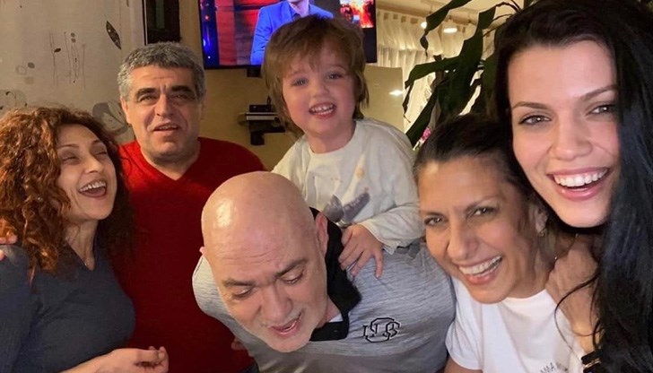 Актрисата публикува снимки с близките си