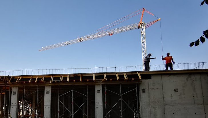 Доставките на скъпи суровини, материали и части може да ударят