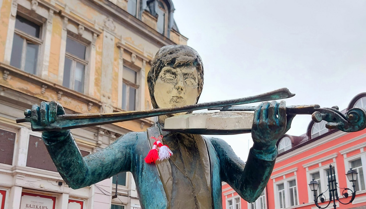 Кметът на Русе Пенчо Милков честити на русенци Баба Марта