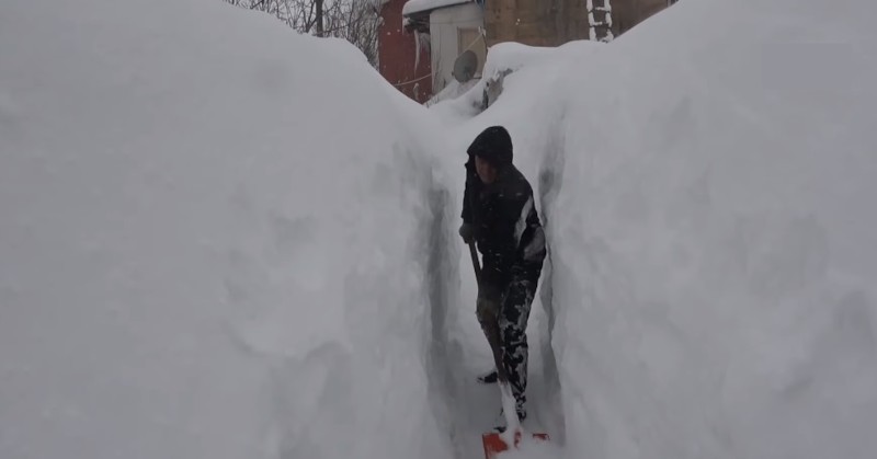 Всекидневният живот в града, наричан "столица на снега", е напълно
