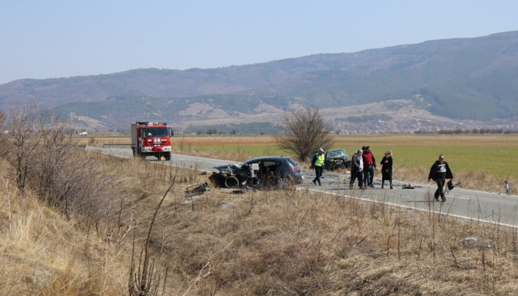 Пътният инцидент стана към 11 ч. в неделя на пътя