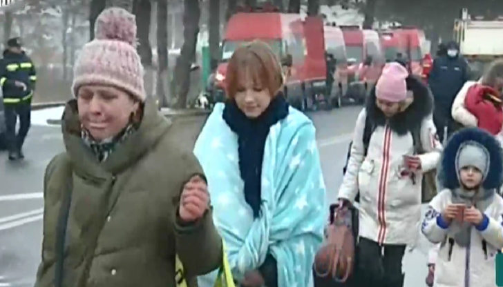 Безплатните телефонни линии за психологическа подкрепа на ученици, родители и