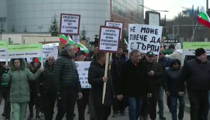 Земеделските производители излязоха на мирен протест на пътя Пловдив –