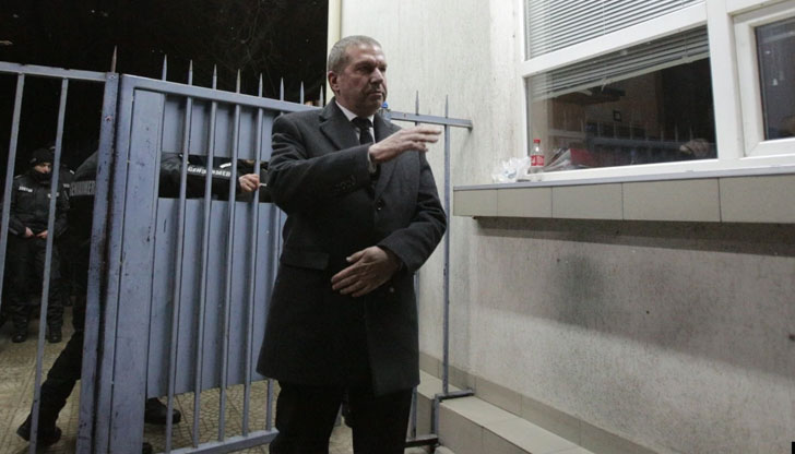 Не е преместен никъде, заяви Менко МенковМенко Менков, адвокатът на