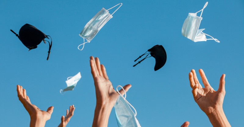 Това се отнася както за учителите, така и за ученицитеЗащитните