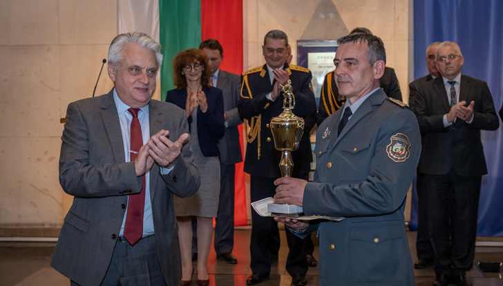 Тежката професия ви изправя пред рискове, но ви носи и