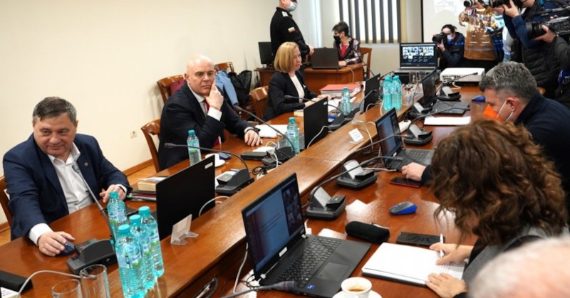 Нужни са поне 17 гласа от 25-ата членове на съвета,