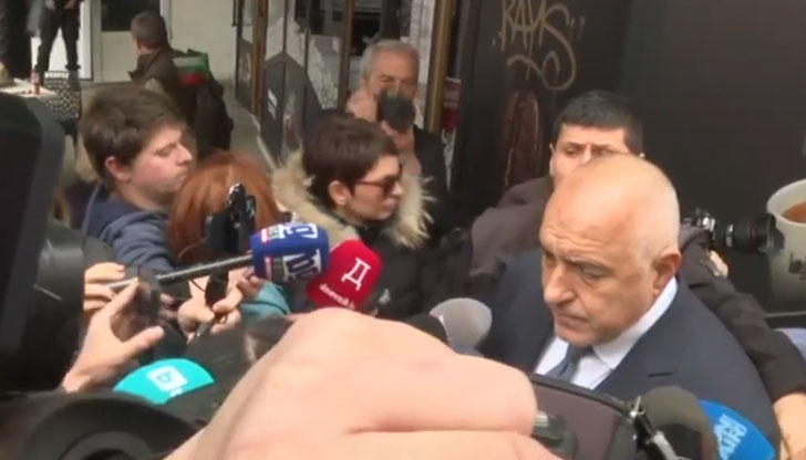 Г-н Самуилов, ако знае нещо, да излезе да каже, добави