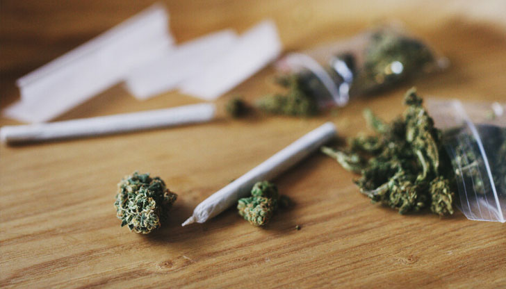 Хванаха двама младежи с марихуана в двора на детска градина