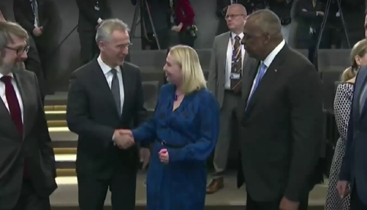 Поводът за срещата са спешни разговори на високо равнище заради