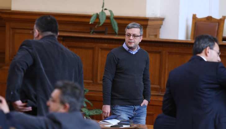 Опозицията пак атакува властта ГЕРБ-СДС и ДПС излязоха с остри