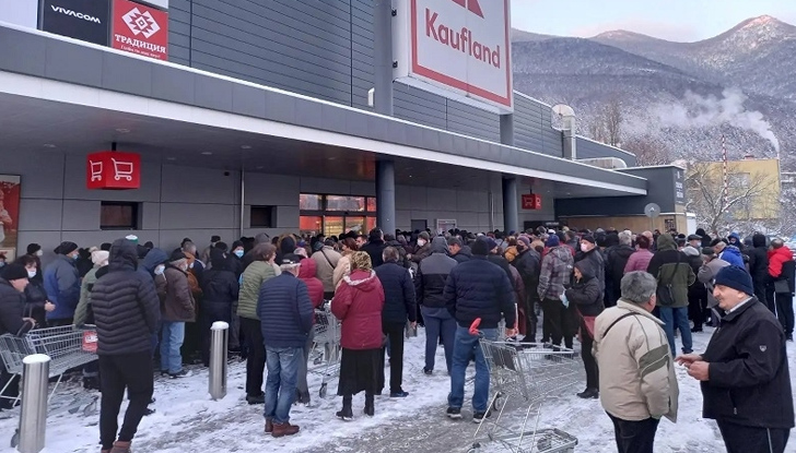 Да сте чули някой да е вдигнал заплатите на обикновените