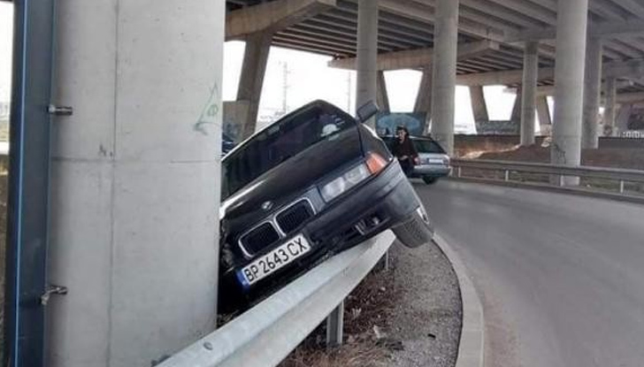 Зрелищна катастрофа е станала вчера на Околовръстното в София край