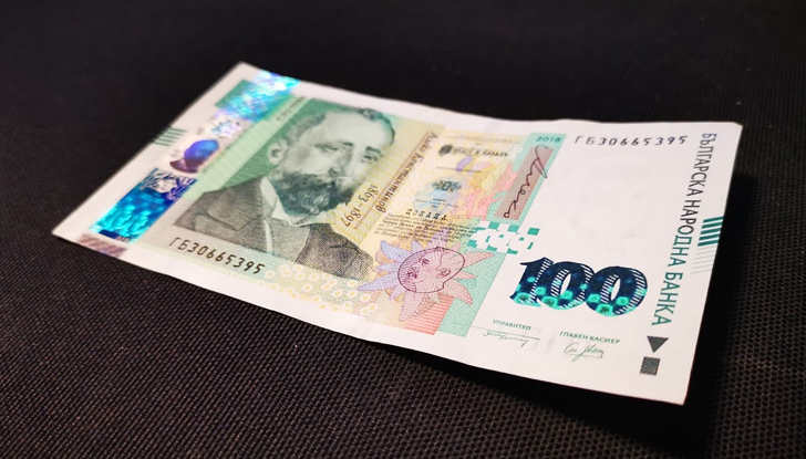 Средствата ще се осигурят от европейски програми, посочи социалният министърДържавата