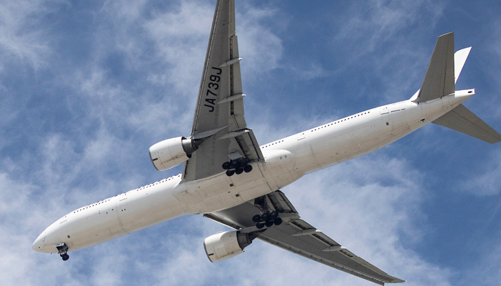 Пътнически самолет „Боинг-737“ на китайска авиокомпания се разби в Южен
