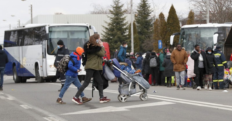 Потокът от бягащи от войната намаля при гр. Сирен, РумънияБългарски