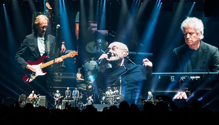 Заради здравословни проблеми изпълнителят пееше седналФил Колинс и групата му