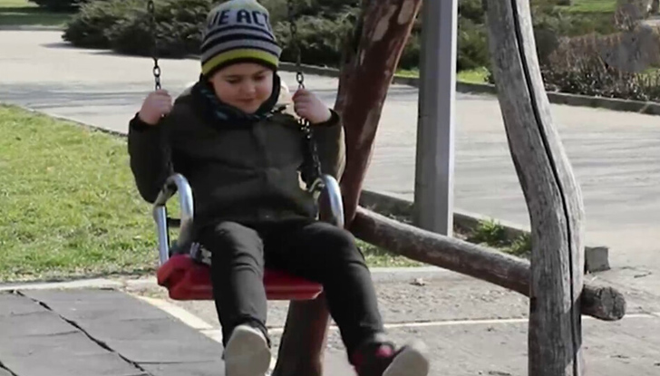 Тихомир от Добрич се нуждае от 54 хиляди евро за