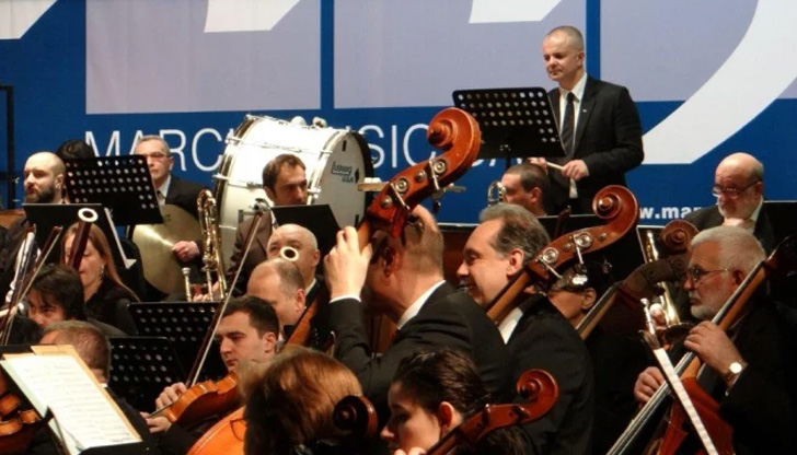 С концерт на Русенския фестивален оркестър с диригент Емил Табаков