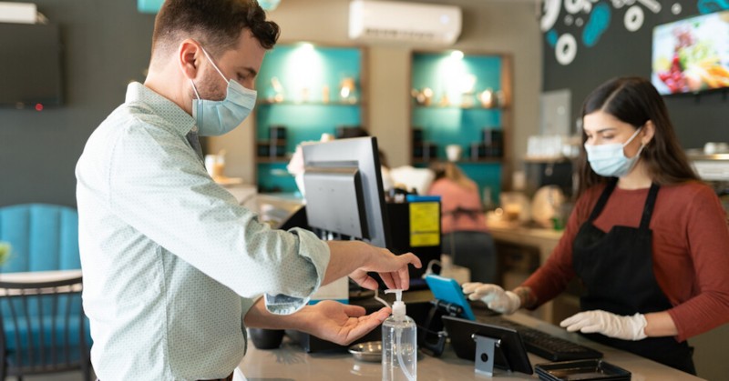 Отпада изискването посетителите в обекти с обществено значение да представят