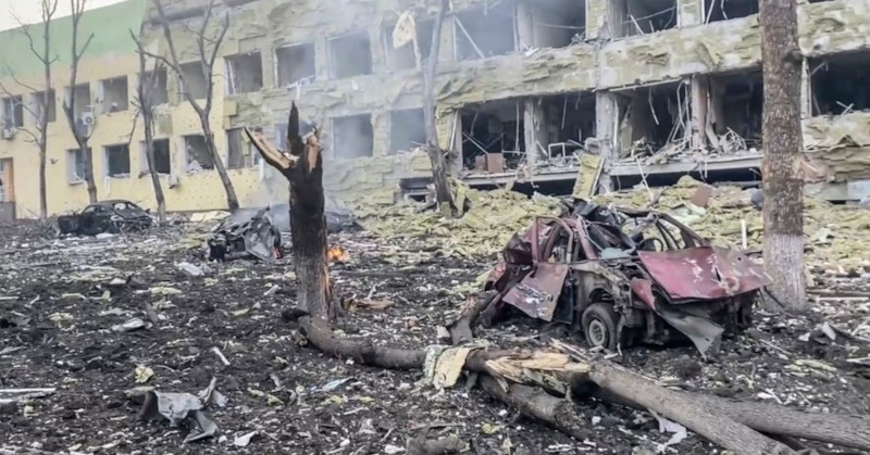 Трима души, включително едно дете са били убити при бомбардировката