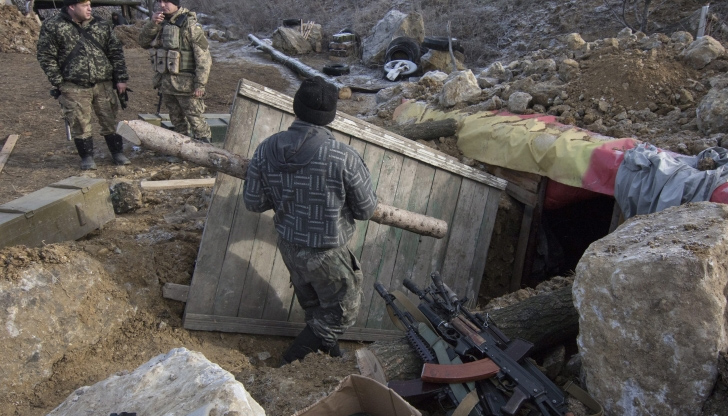 Испанци се организират чрез социалните мрежи да стигнат до Украйна,