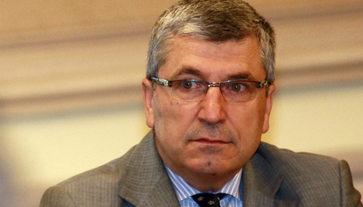 Има хора, които в мътните води на кризата и войната