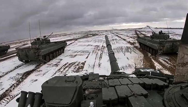 Около хиляда души се събраха снощи в Белград, за да