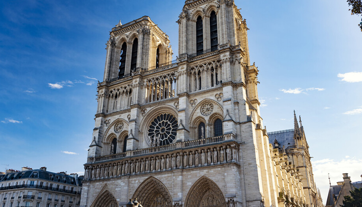 Сградата е в процес на реконструкция след пожара през 2019