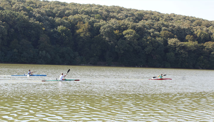 В проекта е заложено укрепването на 2 хангара, както и