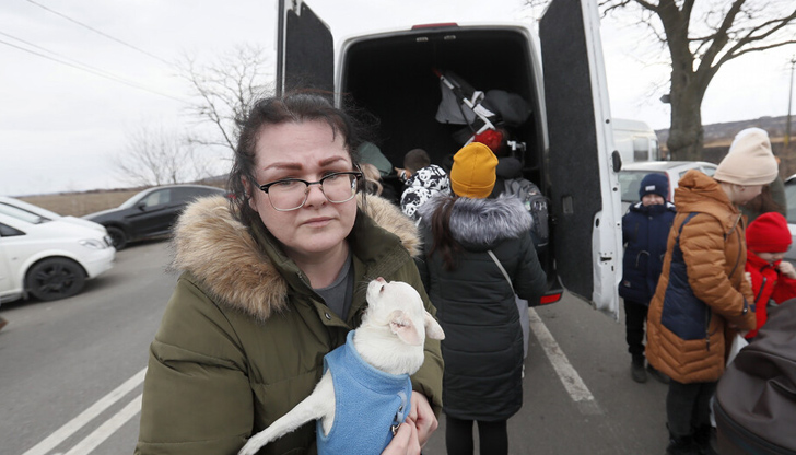 Разказ за пътя към спасението на хиляди украинци Евакуацията продължава,