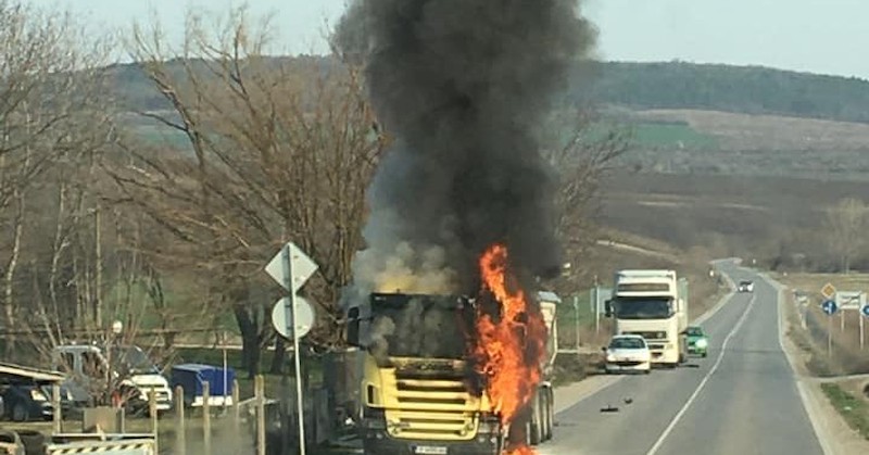 Огнеборците са спасили прикаченото ремаркеНа 30.03.2022 г. в 08:43 часа