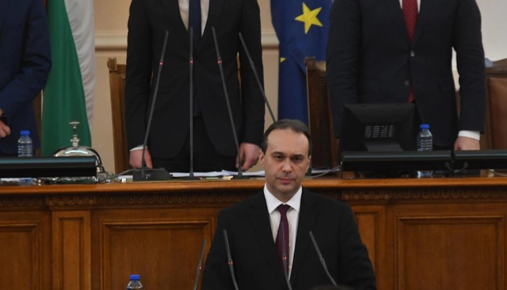 "Не бива да плашим хората към момента. Няма военна заплаха