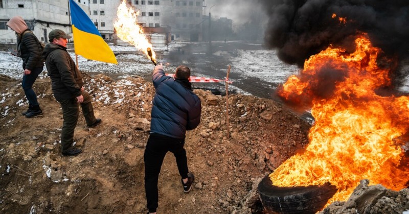 Единственият все още невредим мост над река в град Билогородка